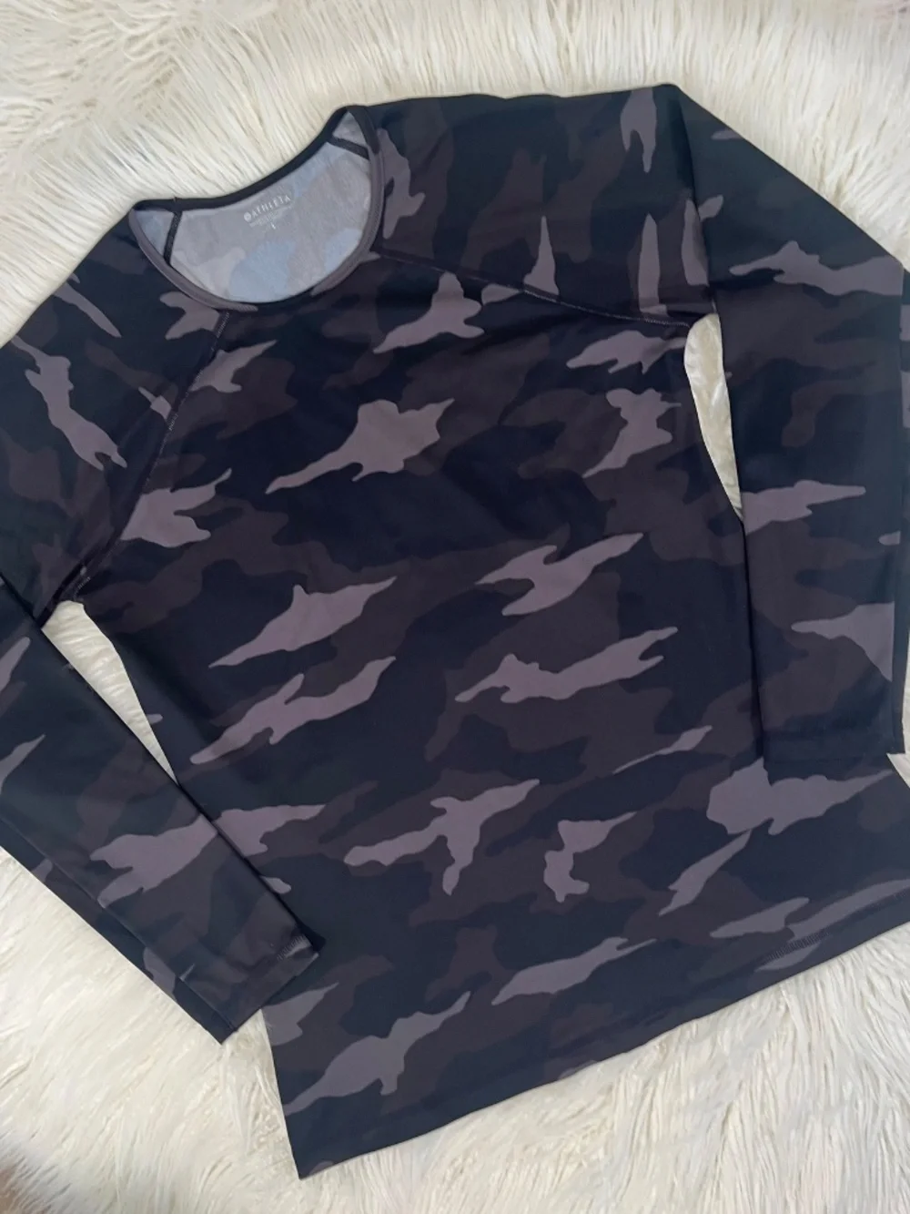 Athleta "Freestyle rash guard performance top in camo" NWOT - Picture 7 of 10